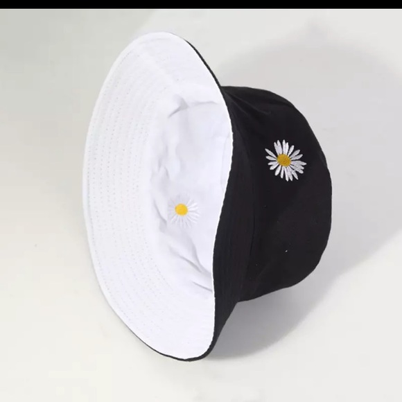 Daisy Bucket Hats 🌼 - Picture 3 of 3